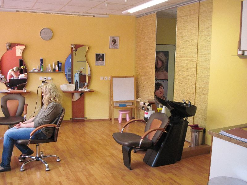 Galerie: Rekonstrukce prostor kosmetiky a kadeřnictví